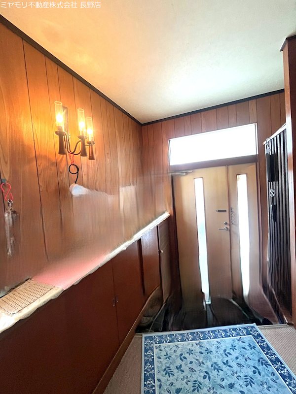 長野県長野市稲里町田牧 現地写真（玄関）