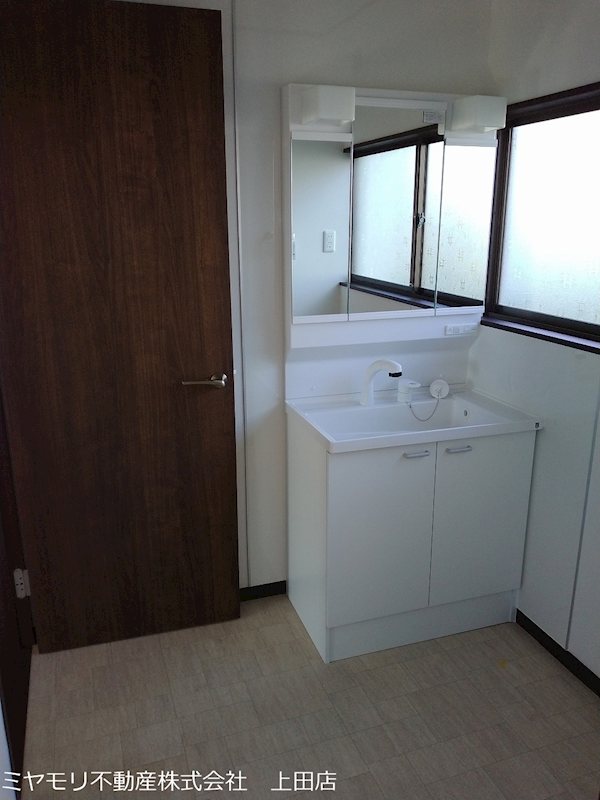 東御市滋野　中古戸建 内観写真（洗面台・洗面所）