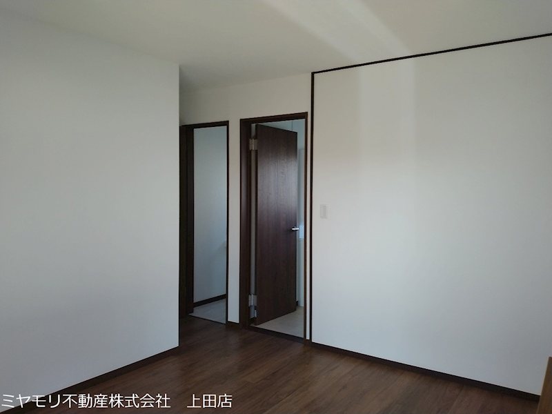 東御市滋野　中古戸建 内観写真（リビング以外の居室）