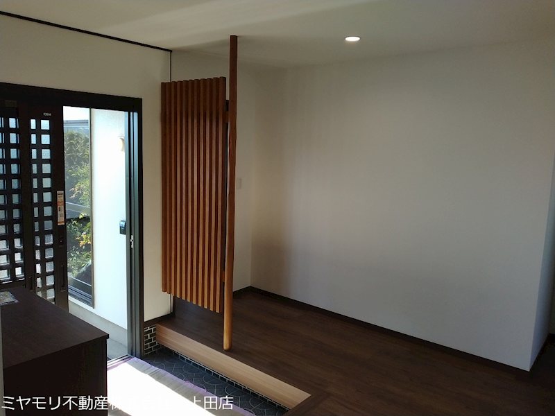東御市滋野　中古戸建 現地写真（玄関）