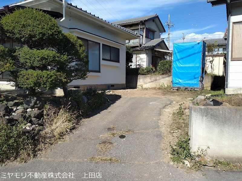東御市滋野　中古戸建 現地写真（駐車場）