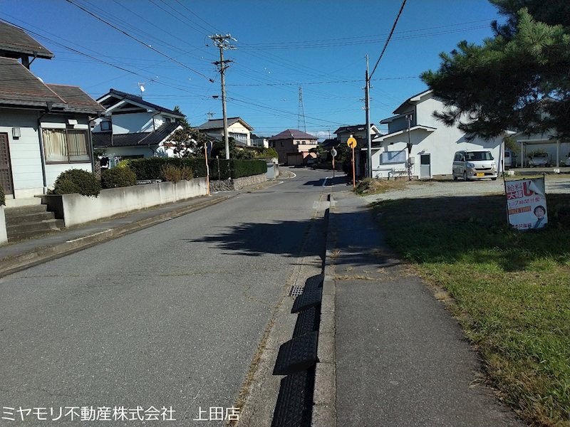 東御市滋野　中古戸建 現地写真（前面道路含む現地写真）