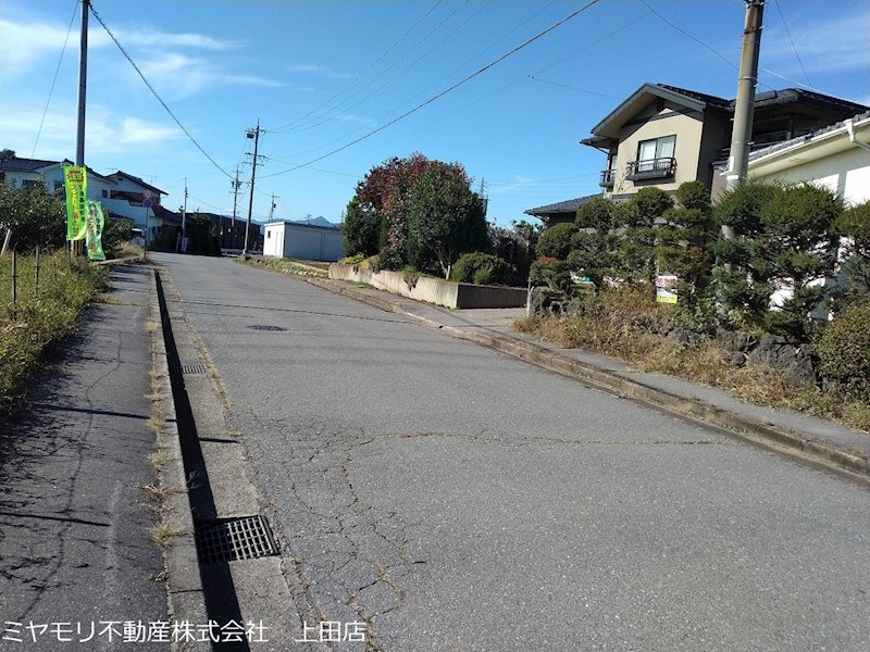 東御市滋野　中古戸建 現地写真（前面道路含む現地写真）