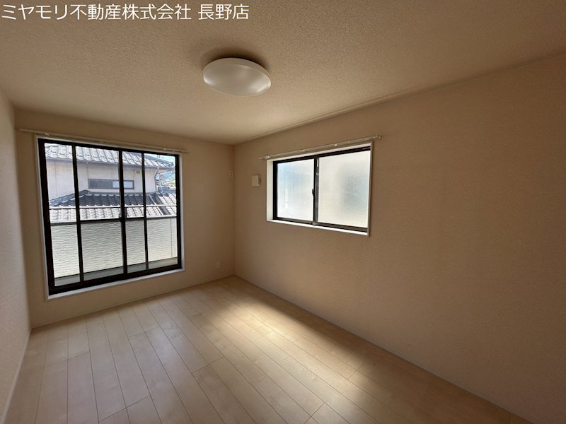 長野県須坂市臥竜６丁目3-8-1 内観写真（リビング以外の居室）