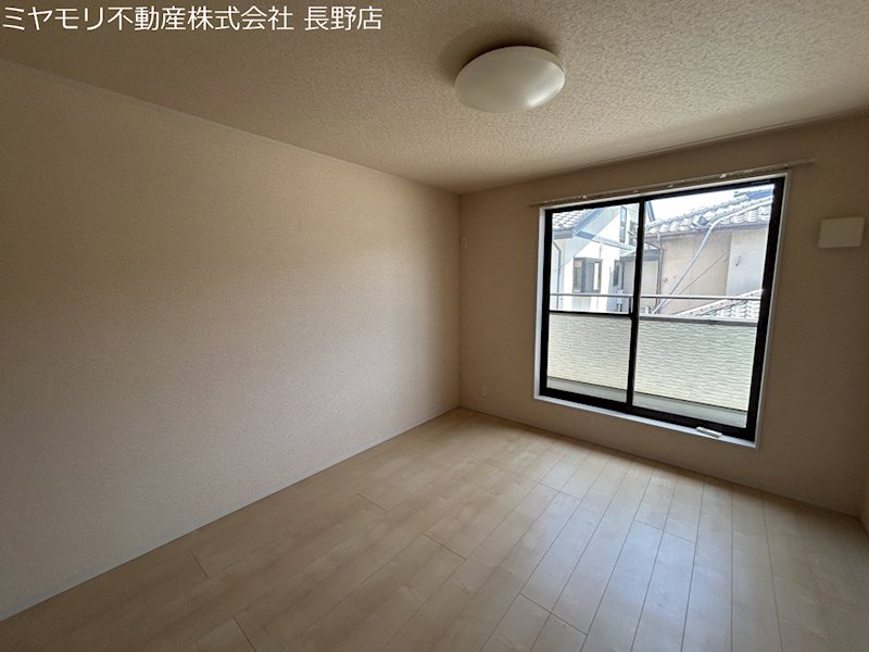 長野県須坂市臥竜６丁目3-8-1 内観写真（子供部屋）