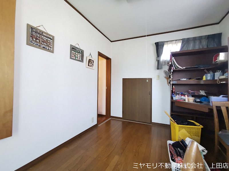 上田市下之郷　中古戸建 内観写真（リビング以外の居室）