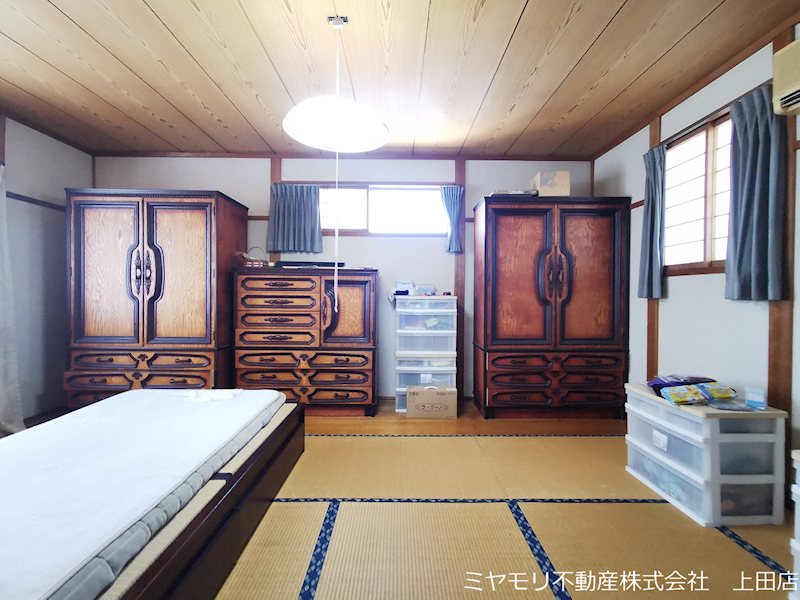 上田市下之郷　中古戸建 内観写真（リビング以外の居室）