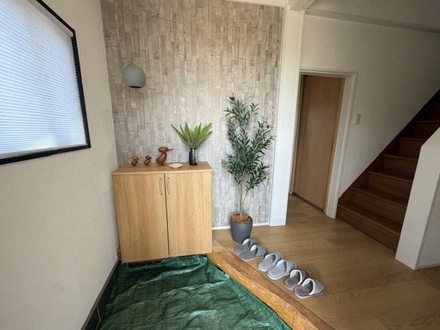 佐久市小田井　中古戸建 現地写真（玄関）