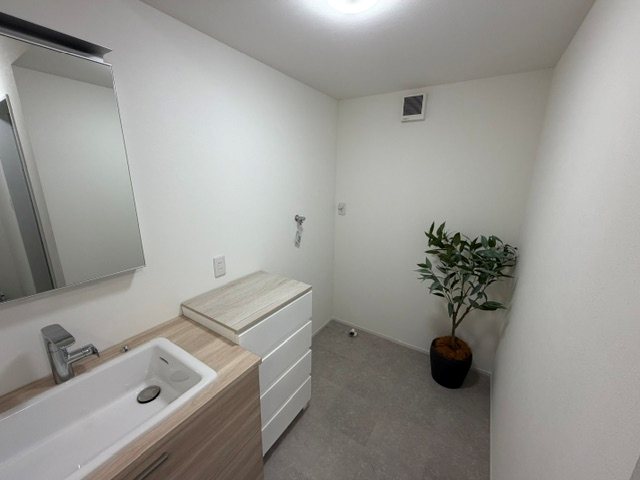 佐久市小田井　中古戸建 内観写真（洗面台・洗面所）