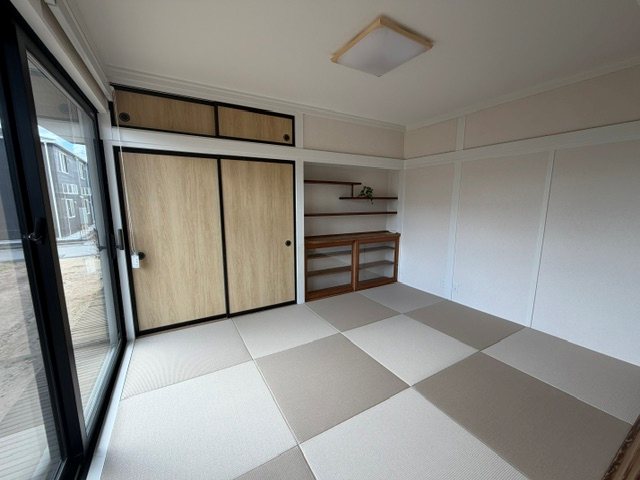佐久市小田井　中古戸建 内観写真（リビング以外の居室）