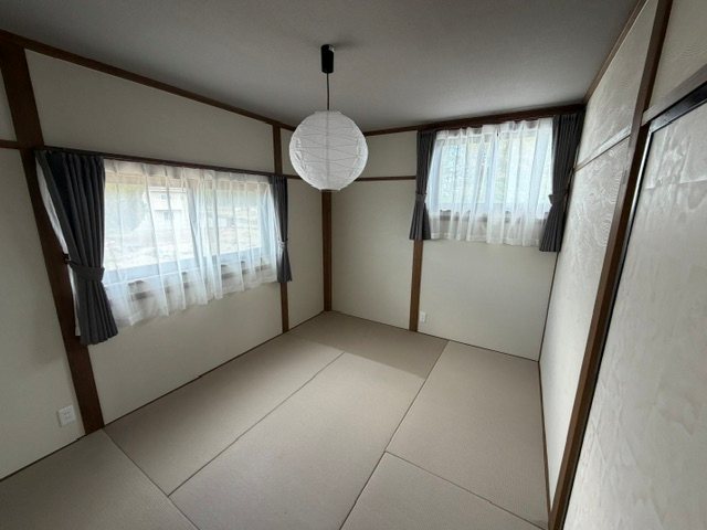 佐久市小田井　中古戸建 内観写真（リビング以外の居室）