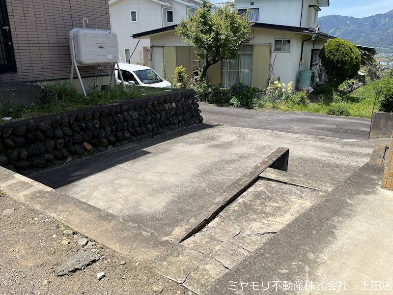 坂城町坂城　中古戸建 現地写真（駐車場）