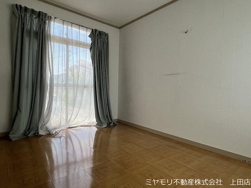 坂城町坂城　中古戸建 内観写真（リビング以外の居室）
