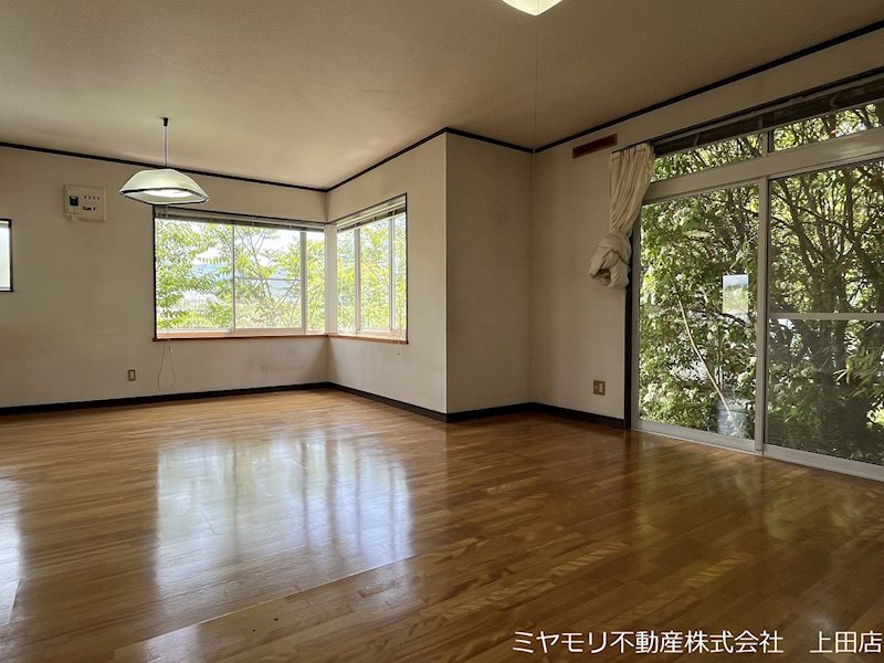 上田市林之郷　中古戸建 内観写真（リビング）
