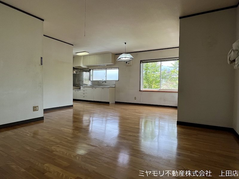 上田市林之郷　中古戸建 内観写真（リビング）