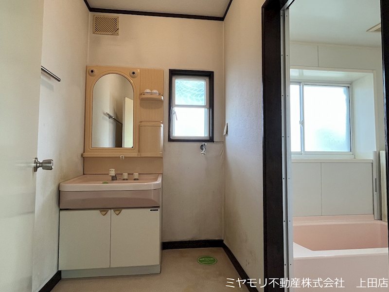 上田市林之郷　中古戸建 内観写真（洗面台・洗面所）