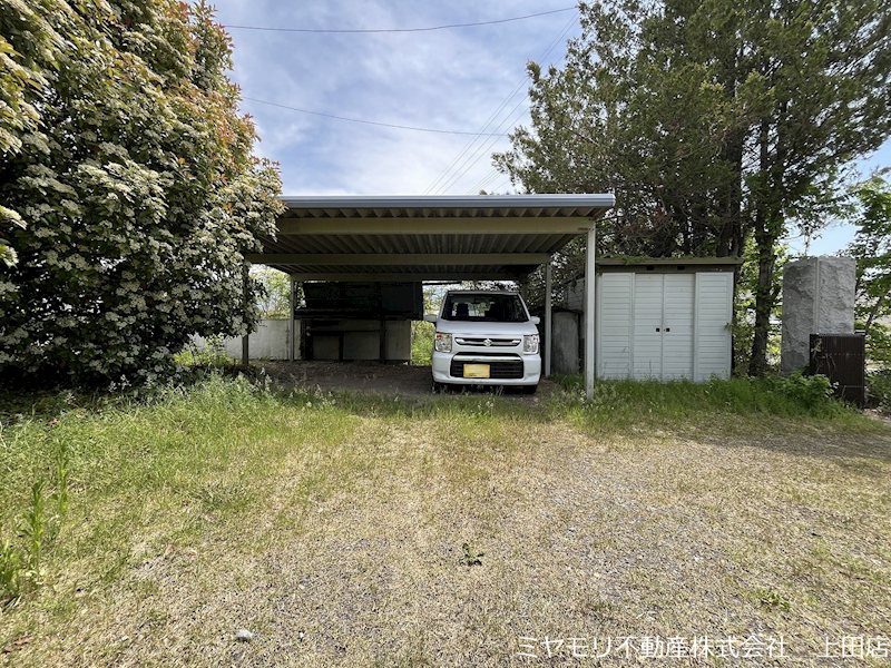 上田市林之郷　中古戸建 現地写真（駐車場）