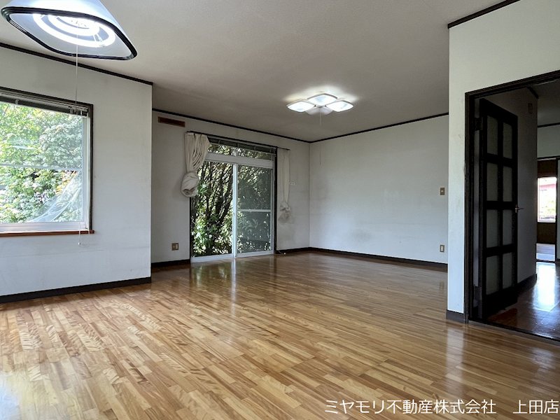上田市林之郷　中古戸建 内観写真（リビング）