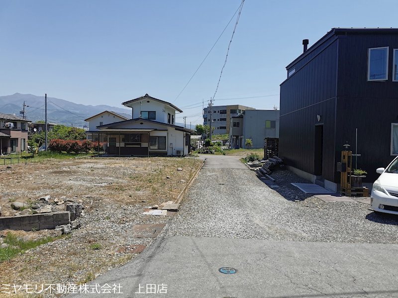 上田市諏訪形　土地 現地写真（前面道路含む現地写真）
