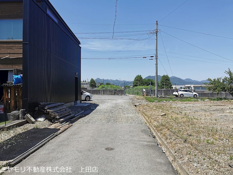 上田市諏訪形　土地 現地写真（前面道路含む現地写真）