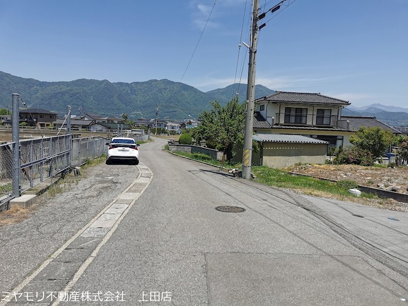 上田市諏訪形　土地 現地写真（前面道路含む現地写真）