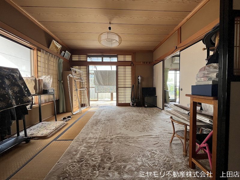 東御市鞍掛　中古戸建 内観写真（リビング以外の居室）
