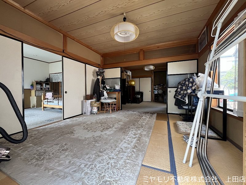東御市鞍掛　中古戸建 内観写真（リビング以外の居室）