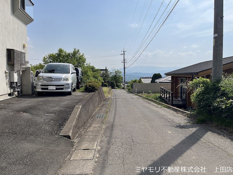 東御市鞍掛　中古戸建 現地写真（前面道路含む現地写真）