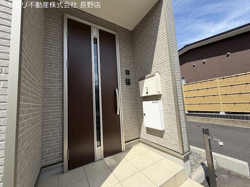 長野県須坂市小河原 現地写真（玄関）
