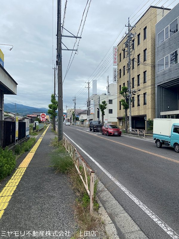 上田市中央西　事業用建物 現地写真（前面道路含む現地写真）
