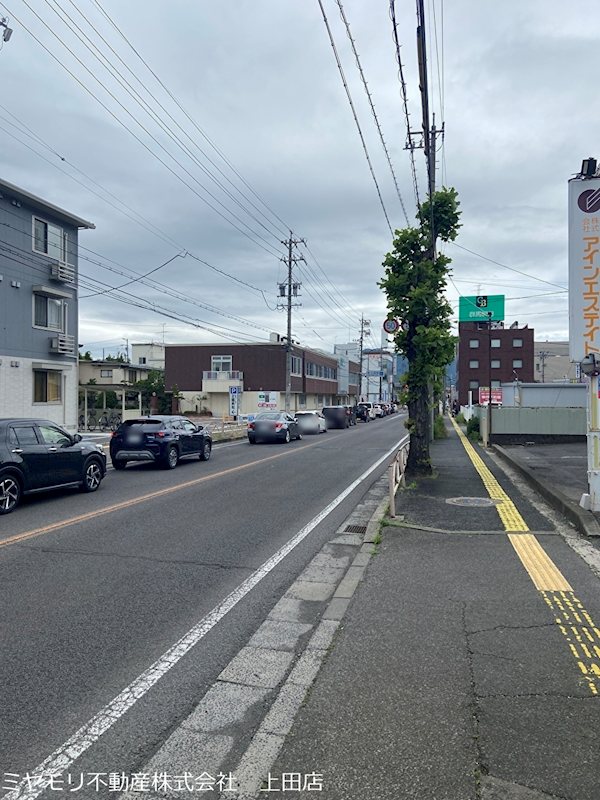 上田市中央西　事業用建物 現地写真（前面道路含む現地写真）