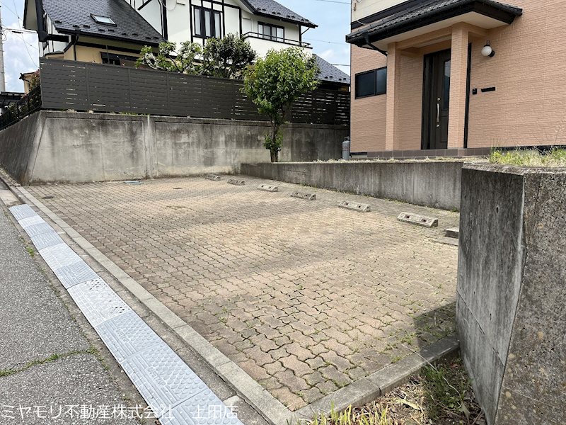 上田市真田町本原　中古戸建 現地写真（駐車場）