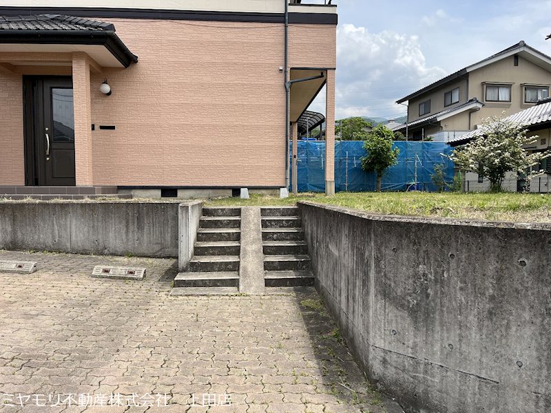 上田市真田町本原　中古戸建 現地写真（駐車場）