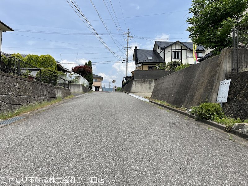 上田市真田町本原　中古戸建 現地写真（駐車場）