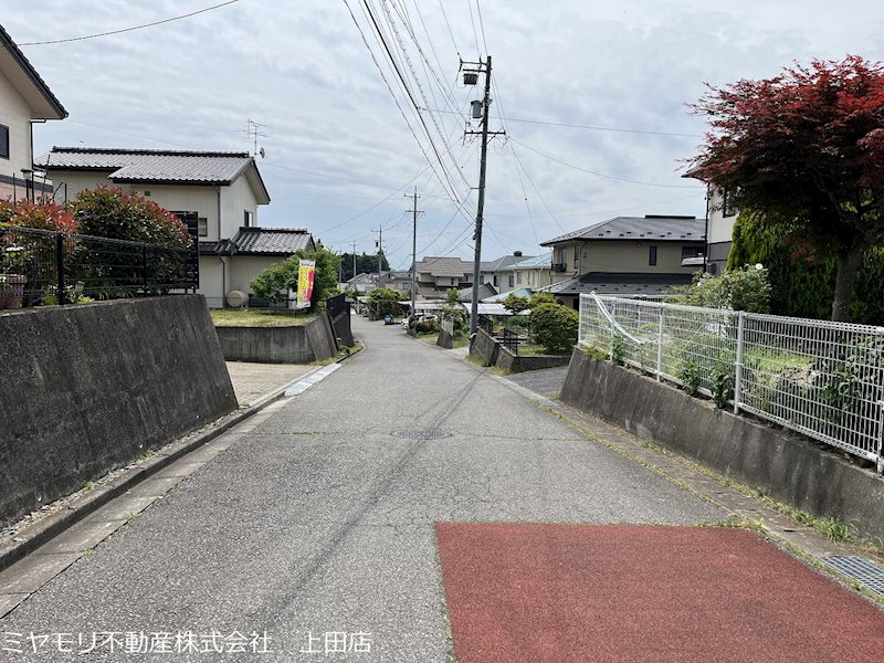上田市真田町本原　中古戸建 現地写真（前面道路含む現地写真）