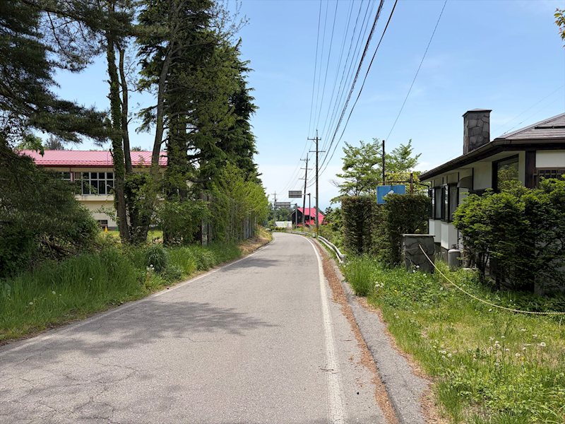 小諸市己　中古戸建 現地写真（前面道路含む現地写真）
