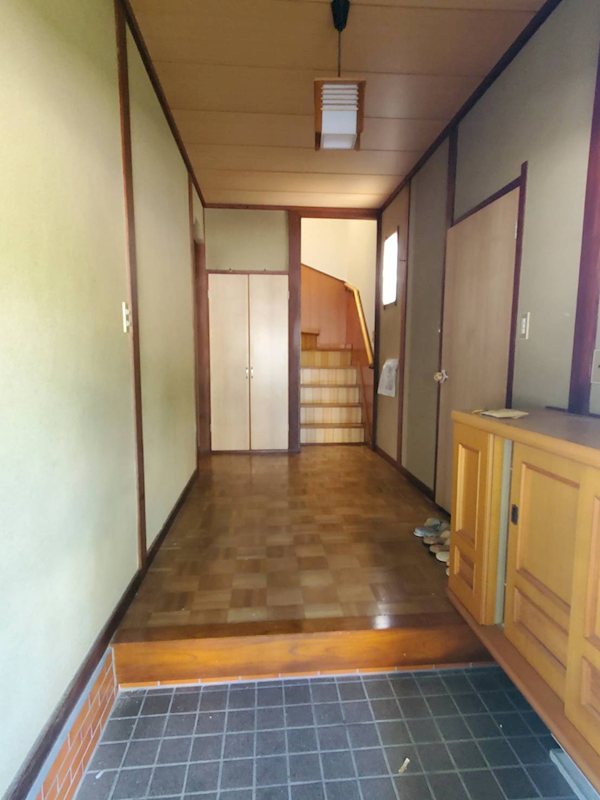 小諸市東雲　中古戸建 現地写真（玄関）