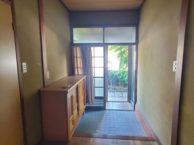 小諸市東雲　中古戸建 現地写真（玄関）