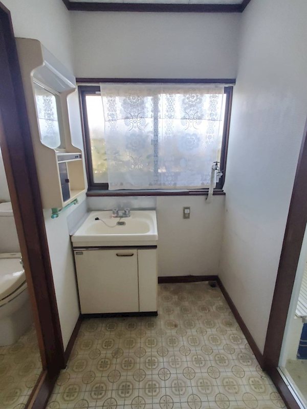 小諸市東雲　中古戸建 内観写真（洗面台・洗面所）