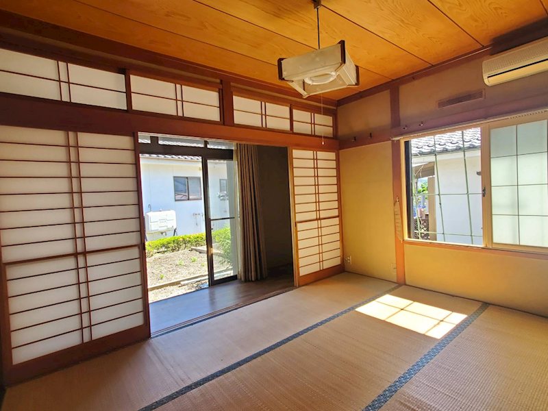 小諸市東雲　中古戸建 内観写真（リビング以外の居室）