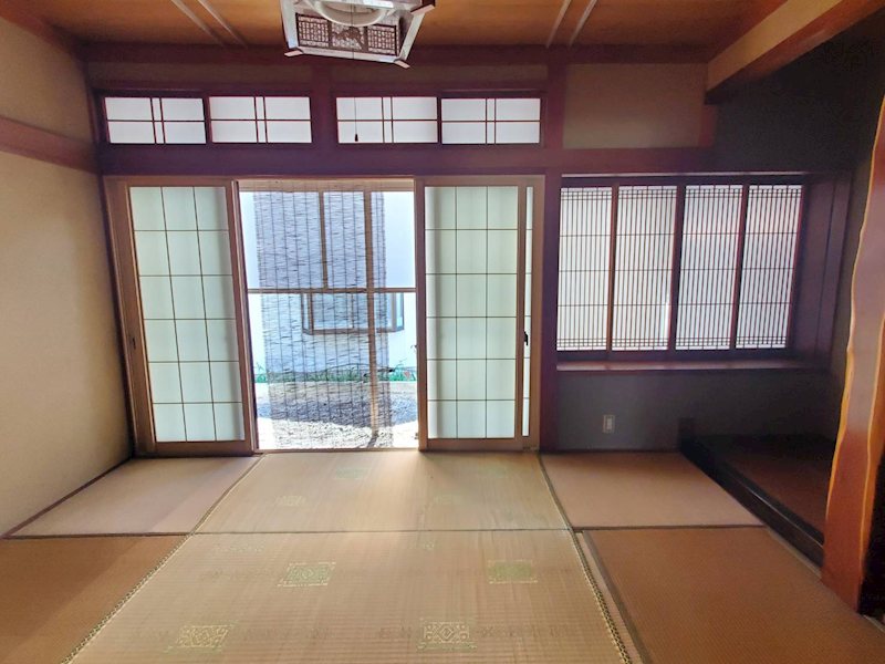 小諸市東雲　中古戸建 内観写真（リビング以外の居室）