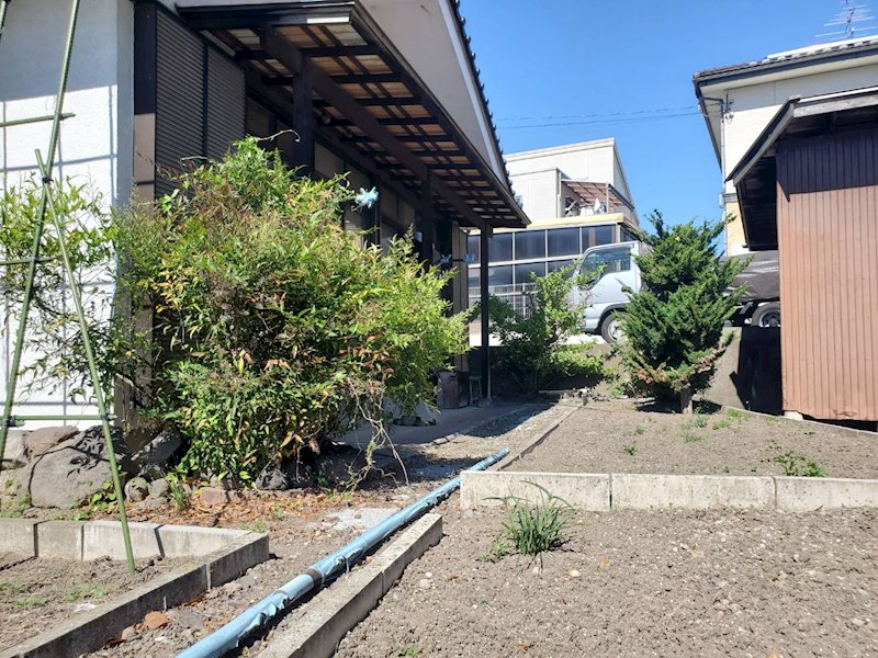 小諸市東雲　中古戸建 現地写真（庭）