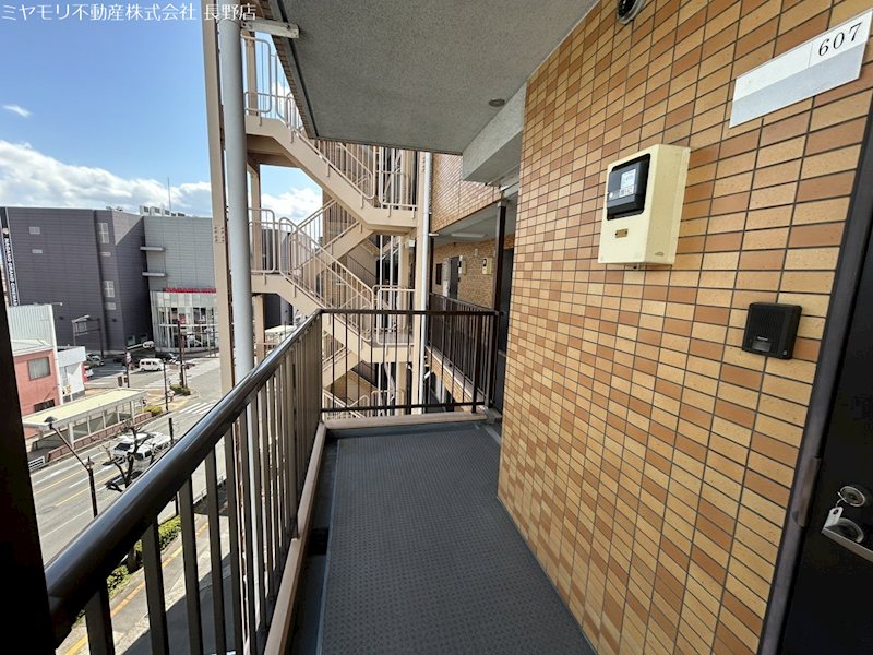 長野県長野市三輪 現地写真（玄関）