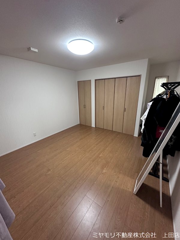 【商談中】坂城町上五明　中古戸建 内観写真（リビング以外の居室）