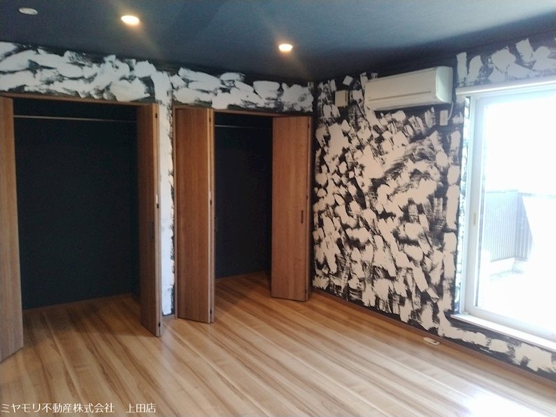 上田市上田　中古戸建 内観写真（リビング以外の居室）