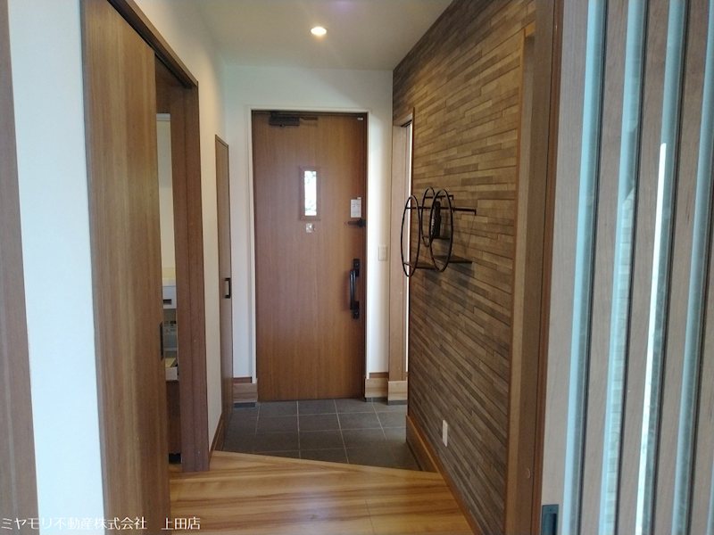 上田市上田　中古戸建 現地写真（玄関）