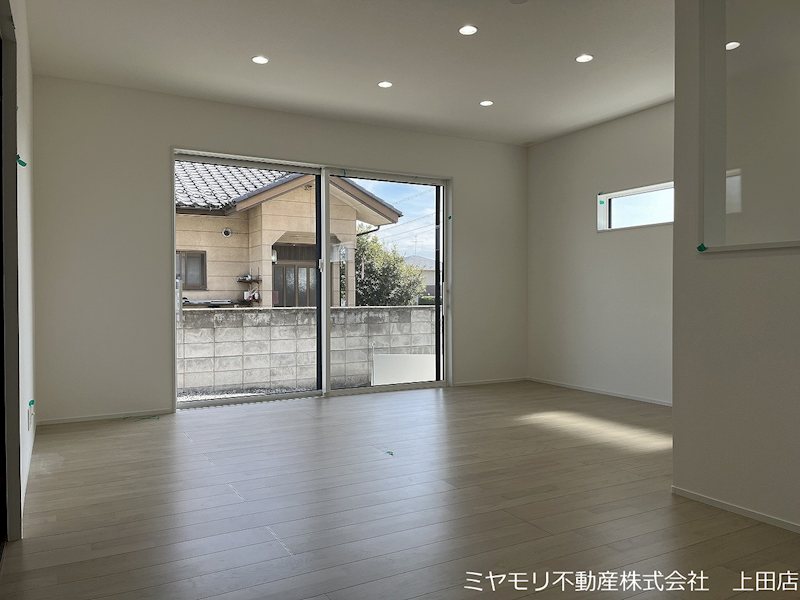 上田市上野　中古戸建 内観写真（リビング）