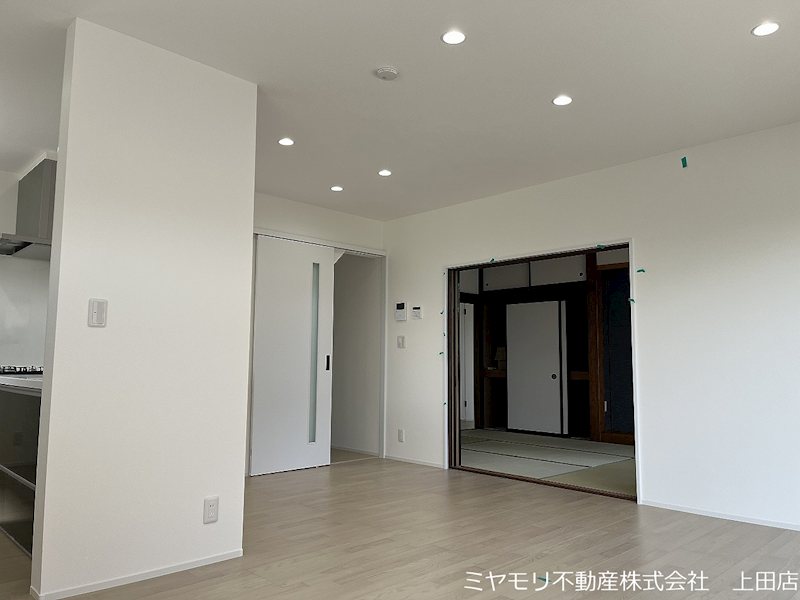 上田市上野　中古戸建 内観写真（リビング）