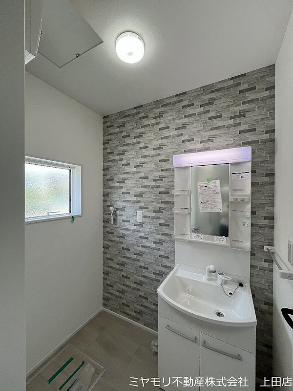 上田市上野　中古戸建 内観写真（洗面台・洗面所）
