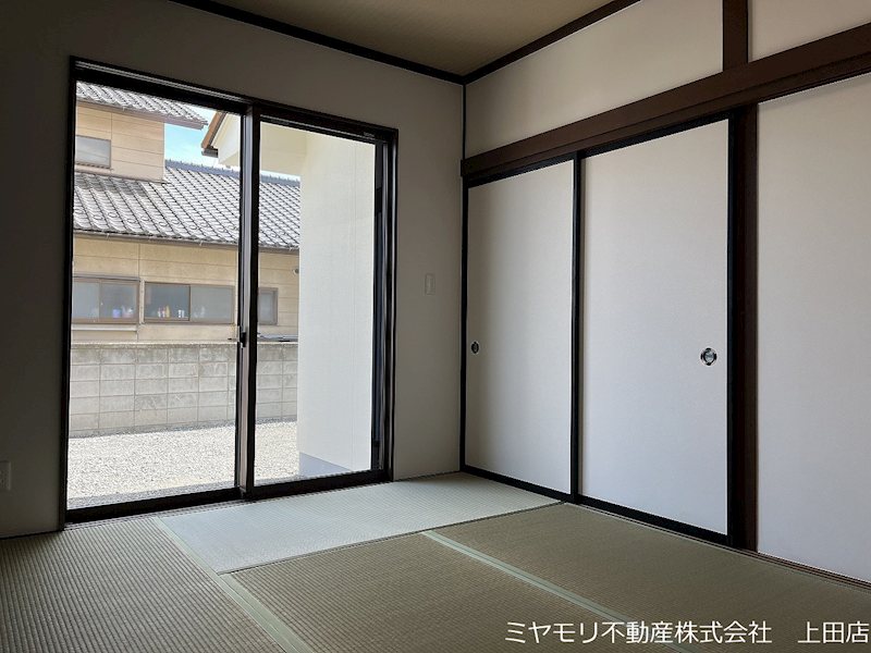 上田市上野　中古戸建 内観写真（リビング以外の居室）
